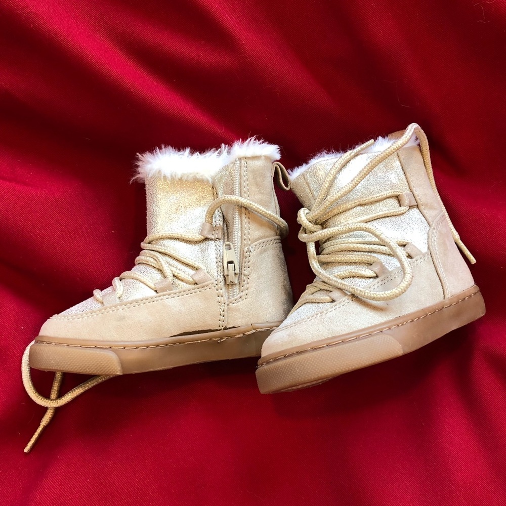Gold and cream snow boots | size 4